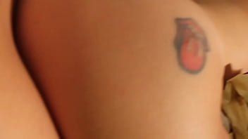 Preview 4 of Beautiful Pin Girl - Colocha fanatica de los rolling stones