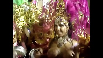Preview 2 of Usa Big Mom - Renata Frisson - Mulher Melao topless in carnaval