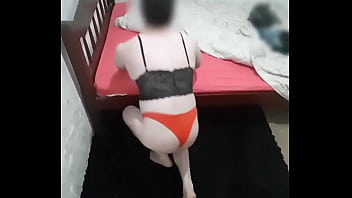 Preview 3 of Mom Horni Famiil - Putinha de calcinha vermelha