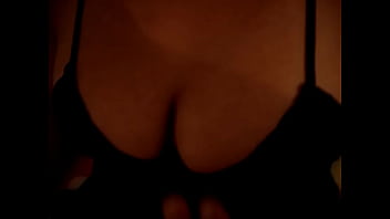 Preview 2 of Mom Cheated On My Friend - minha esposa mostra a xaninha para meus amigos