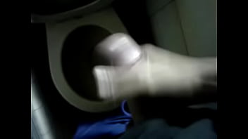 Preview 1 of Sloppy Kissing Tounge - Una amigo ecuatoriano corriendose.