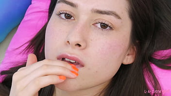 Preview 1 of Porno Filimleri Bu Ne Yal Kadn - Radiant Brunette shows her flawless body