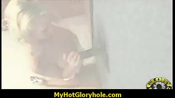 Preview 4 of Chica Llorando Anal - Sucking a black cock through a gloryhole 3