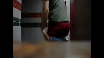 Preview 2 of Shemale Xxx Drop Videos - no banheiro da FAG