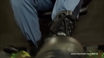 Preview 3 of Velho Chupando Novinha - PRISON COP STOMPS ON SLAVE - 085