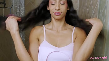 Preview 1 of Sex Massge Hd - Cute girl took a hot shower