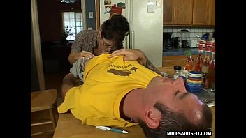 Preview 4 of Xxx Sobremesa - Brunette MILF in glasses sucking on a hard cock