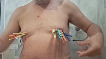 Preview 2 of Piss Hard Sex - Yequis se hace da&ntilde_o con las pinzas de tender