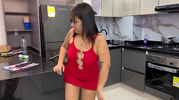 Preview 1 of Reyli Rey - Mi madrastra se enoja conmigo porque no la quiero follar y me convence con una rica mamada y venida adentro de su co&ntilde_o. H.L.