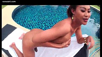 Preview 4 of Hd Poran Xxx Videos - Sexy latina shemale sucking a cock at pool
