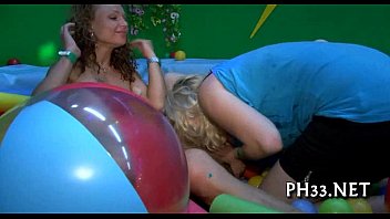 Preview 1 of Cutie Couples Xnxxx - Blonde girl swallowing black weenie
