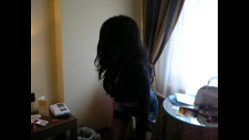 Preview 1 of Viewthread 46 40112 - Italian amatorial Lilly strip and masturbates