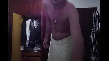 Preview 1 of Old Girl First Time Fuck - me trocando de roupa