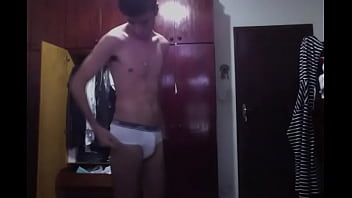 Preview 4 of Old Girl First Time Fuck - me trocando de roupa