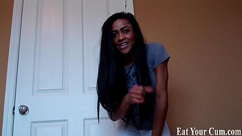Preview 3 of Hermana En Leggins - Time for your daily cum snack CEI