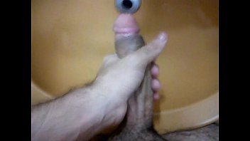 Preview 1 of Blonde Alexia Sky B Rico Strong - punheta na pia
