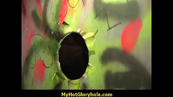 Preview 2 of Negro Penetra Mi Esposa Dormida - Black Cutie Blows a Cock - Gloryhole Sucking 10
