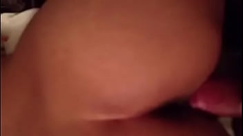 Preview 1 of Girl Kiss Mom Fuck - Colombiana en la Cama