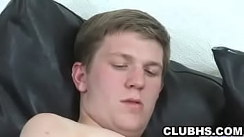 Preview 1 of Voiuyt - Horny hunk toying his asshole while jerking off