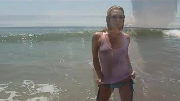 Preview 2 of Toowoman - Bailey Blue At The Beach