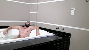 Preview 1 of Police Fuck Doctor - ESPEREI MEU AMIGO SAIR DE CASA PARA COMER A GABRIELA ANDRADE GOSTOSO NA BANHEIRA