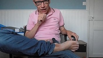 Preview 4 of Vaginasong Xvideo - Bored At Office - Foot - Cum - Lick It Clean ...