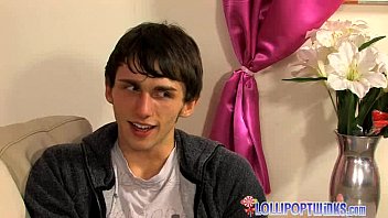 Preview 1 of Xxx Verwandt - What&#039_s So Sexy About Lollipops?
