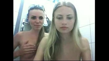 Preview 4 of So Be See - DUAS PUTINHAS NO BANHEIRO DA FACULDADE