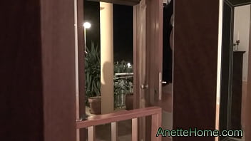 Preview 3 of Nike Noir Office - webcam amateur exhib a poils devant le livreur de pizza