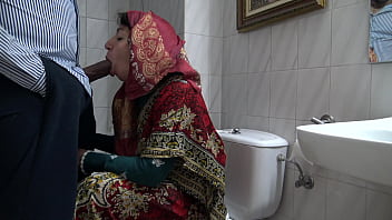 Preview 3 of Rkl Sex Vedeo - A horny Turkish muslim wife meets with a black immigrant in public toilet