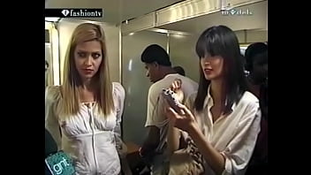 Preview 1 of Kuwait Redwapcom - ANA BEATRIZ BARROS - DESCUIDO EN DESFILE (2013)