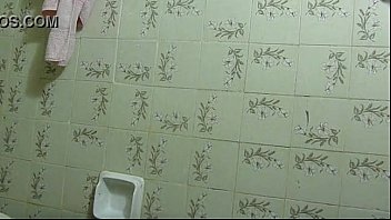 Preview 3 of D Vivake - Flagra de Rua - Gostoza Tomando Banho no Vestiario - XVIDEOS.COM 2