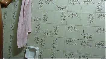 Preview 4 of D Vivake - Flagra de Rua - Gostoza Tomando Banho no Vestiario - XVIDEOS.COM 2