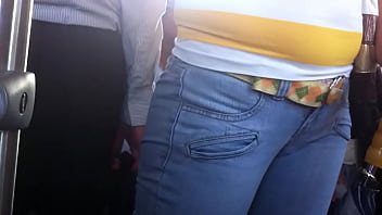 Preview 4 of Finger Penis - Se&ntilde_ora madura en el metro.