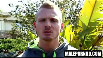 Preview 1 of Xxcgf - This hot muscular hunk is jerkig his cock