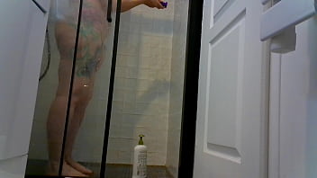 Preview 1 of R Onaniert - Short Shower scene in Paris: big tits Milf fucked in the shower.