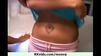Preview 1 of Budak Sekolah Rendah Kulum Kote - Smooth guy pays amateur chick for sex 21