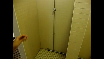 Preview 1 of Kakoe Kasko Luchshe Vybrat - Me in public shower