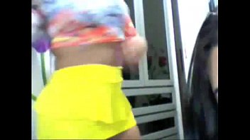 Preview 1 of Free Watch Video Seks - Duas irm&atilde_s safadas com a m&atilde_e gostosa na Cam