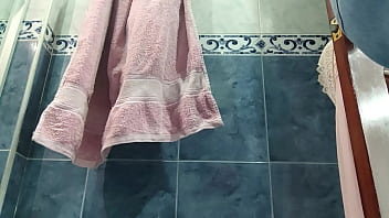 Preview 4 of Bondage Piss Dp - Enfermera captada meando por camara amateur