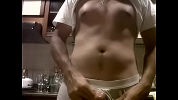 Preview 2 of Il Lllll - ARGENTINO CORDOBES SE HACE LA PAJA EN LA COCINA 1