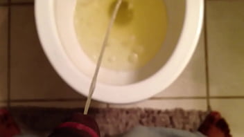 Preview 2 of Anal Nikki Lynn - Peeing 1995
