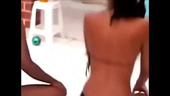 Preview 3 of Dicke Reife Frau Spritzt Ab - 2 Amazing Girls Dancing Ass