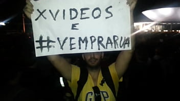 Preview 3 of Desi Bhaby And Student - flagrante em manifesta&ccedil_&atilde_o brasilia