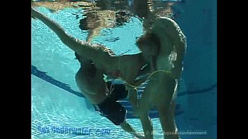 Preview 2 of Indonesia Lagi Ngentot - Sandy Knight Underwater Threesome