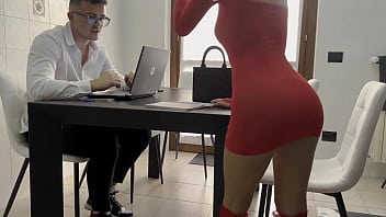 Preview 2 of Devliry Kses - oggi la mia segretaria e&#039_ venuta a lavoro vestita in modo molto provocante e si e&#039_ masturbata sotto al tavolo,  non ho resistito e le ho scopato bocca, figa e culo