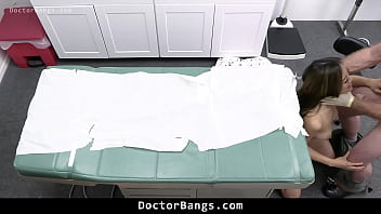 Preview 3 of Susunya Sampai Muncrat - Stepdad and Stepdaughter Visit the Doctor&#039_s Clinic for The Special Treatment - Doctorbangs