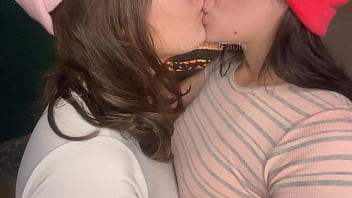 Preview 1 of Ftv Drama - Mejores amigas se graban teniendo sexo,  tetas mojadas,  Entra a pasarla rico