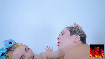 Preview 3 of Xxx Voda Com - Alice e Sininho realizam o sonho do roludo de trepar com duas gostosas,  uma MILF e uma NOVINHA!!