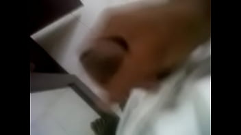 Preview 3 of I Poran - Mastubandome por mi profesora.3GP